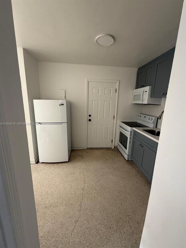 Building Photo - 1608 SW 4th St