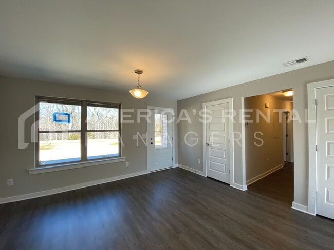 Building Photo - Home for Rent in Talladega, AL! View with 48 Hours Notice!