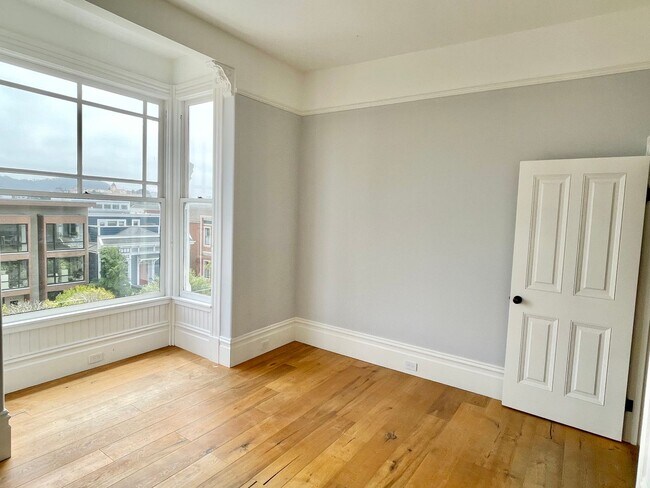 Building Photo - 5BR/3.5BA Elegant Presidio Heights Home! Flat Yard! 2 Car Garage! Laundry! PROGRESSIVE