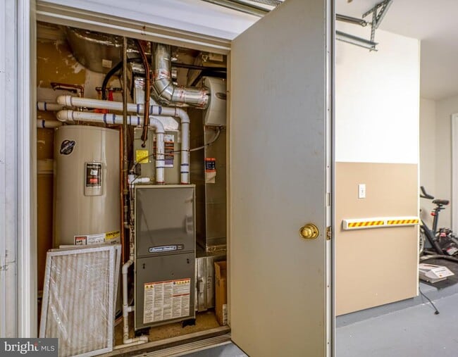 Building Photo - 702 Norfolk Ln