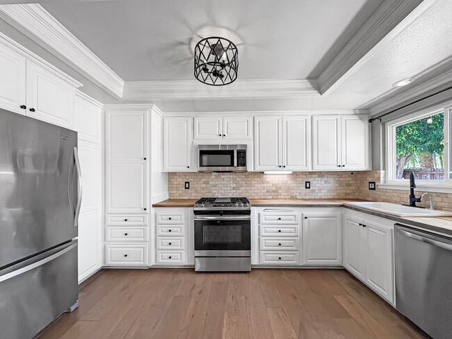 Building Photo - Beautiful 3B/2BA Home In Fallbrook with La...