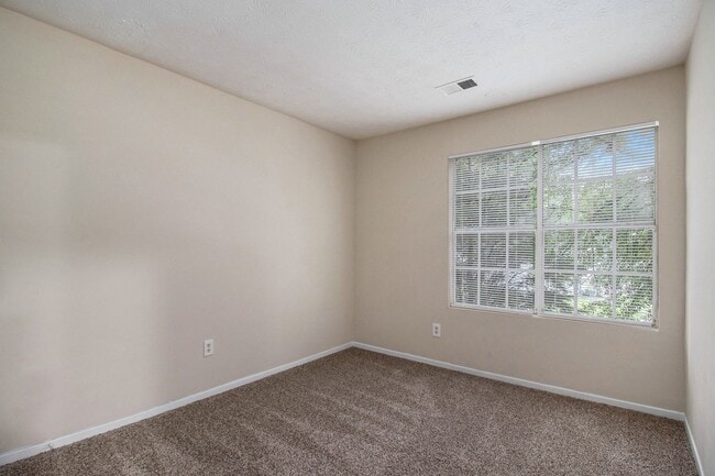 Building Photo - 3 Bedroom 2.5 Bath House