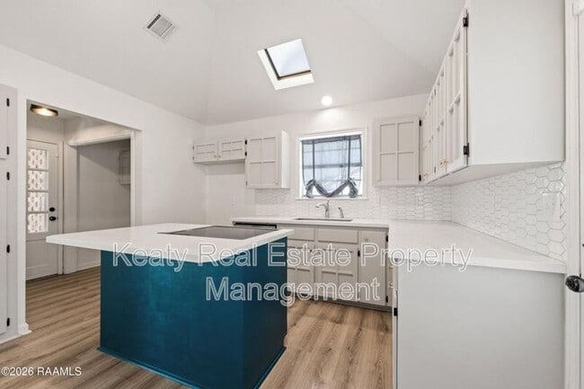 Building Photo - 313 Wallingsford Cir