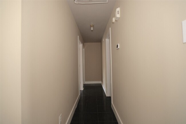 Building Photo - 5115 Summit Lodge Dr