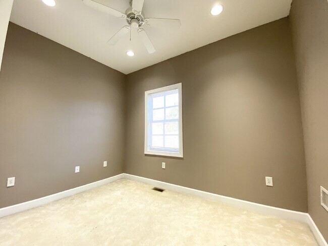 Building Photo - Four Bedroom Townhouse w/ Garage in Seagrass Station!