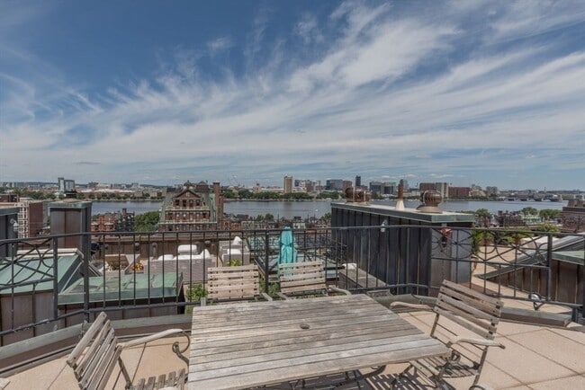 Building Photo - 416 Marlborough St