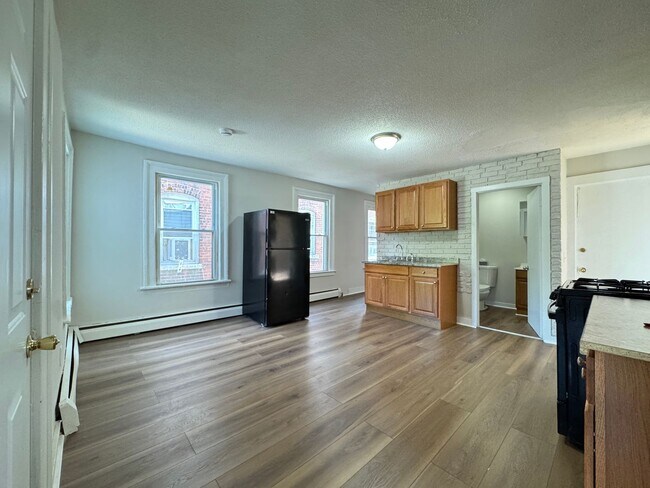 Building Photo - 312 Davenport Ave