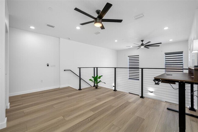 Building Photo - 527 N Garden Ave