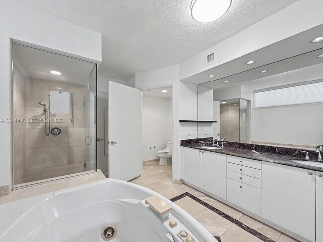 Building Photo - 17555 Collins Ave