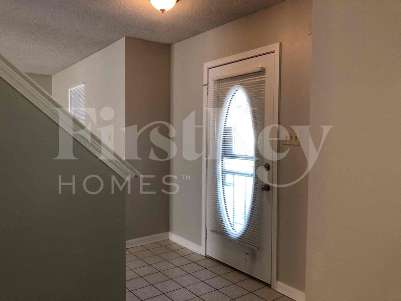 Building Photo - 3770 Richbrook Dr