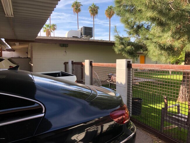 Building Photo - 2103 S Granada Dr