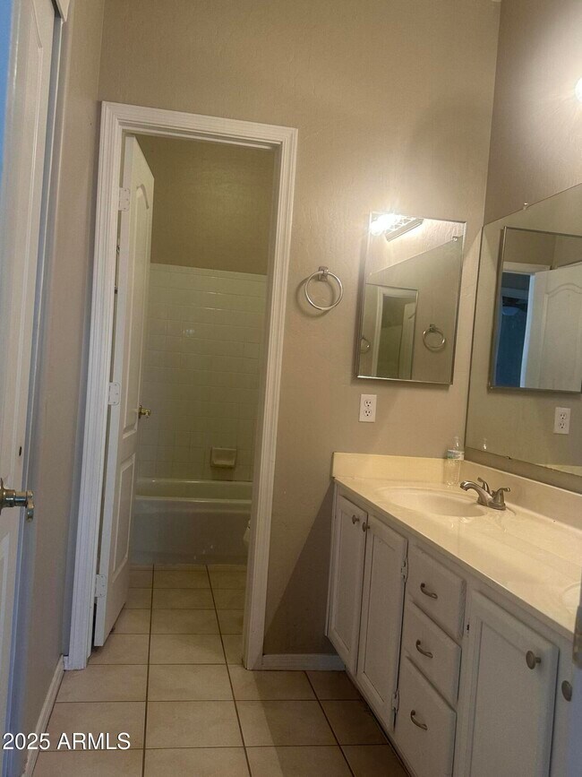 Building Photo - 1755 W Aspen Ave