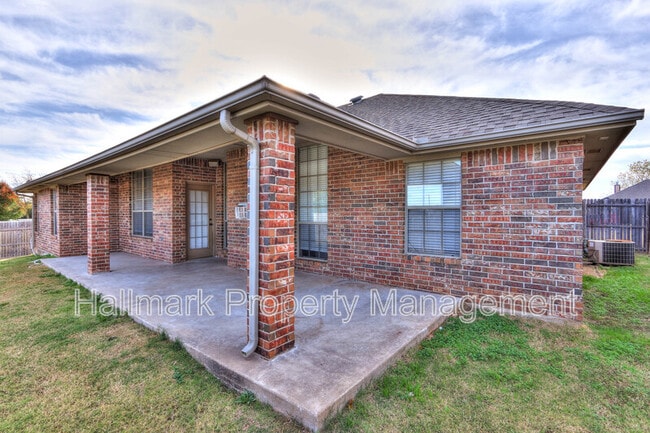 Building Photo - 500 Loyd Ln