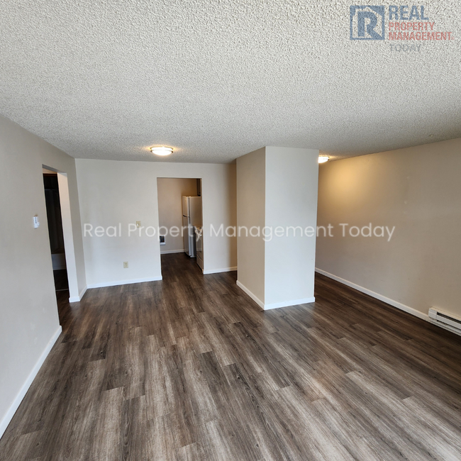 Building Photo - $300 OFF BLACK FRIDAY SPECIAL!! 2 bed 1 ba...