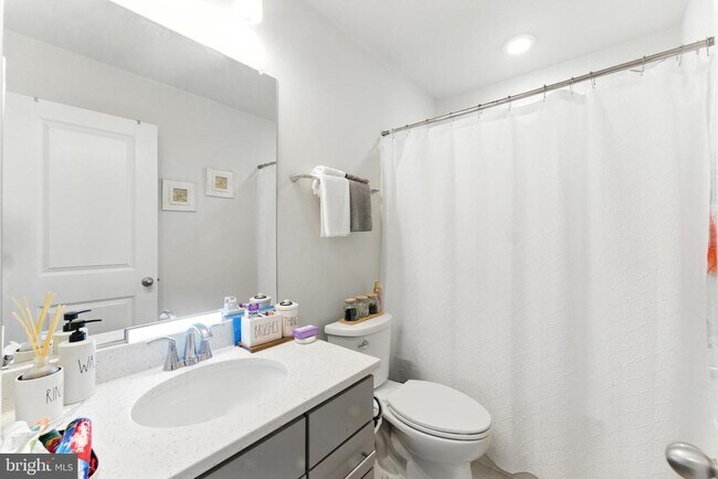 Building Photo - 406 Honeyberry Ln