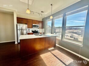 Building Photo - Corner 1 Bedroom in River Market
