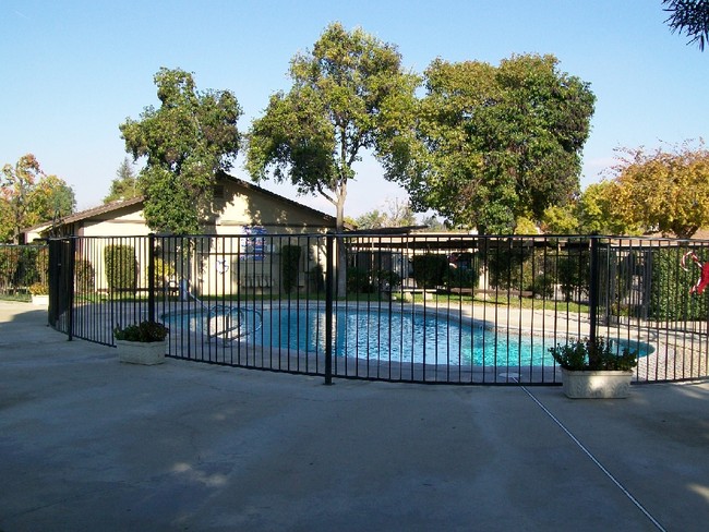 Primary Photo - Willow Wood Apartments