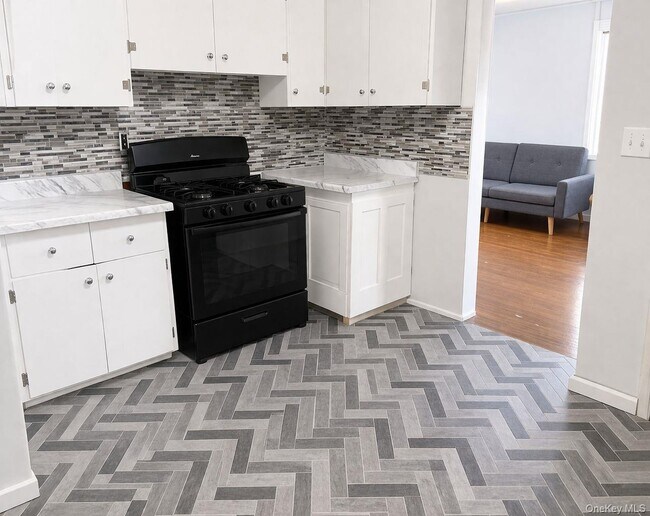 Building Photo - 19 Lawrence Ave