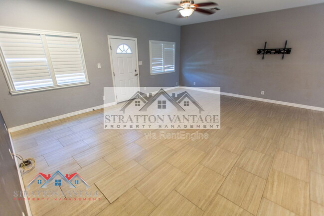 Building Photo - 2249 E Sells Dr