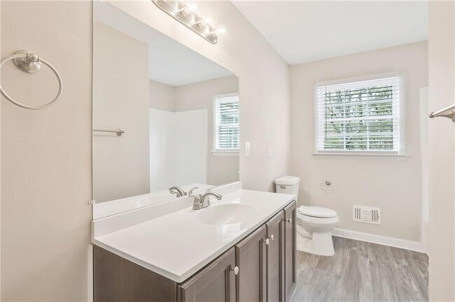 Building Photo - 3325 Kingfisher Dr