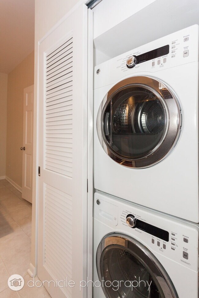 Building Photo - 2204 N Clybourn Ave