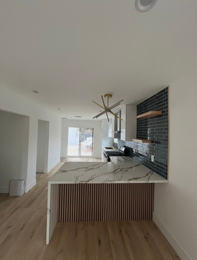 Building Photo - 13935 Valerio St