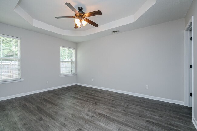 Building Photo - 119 Village Run