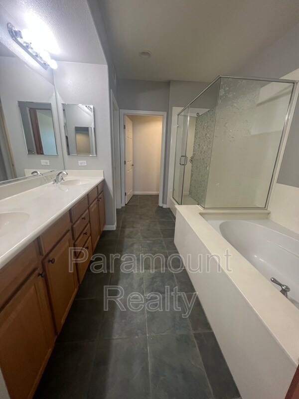 Building Photo - 700 S Abel St