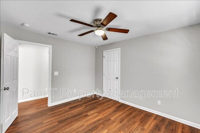 Building Photo - 1024 W 39th St