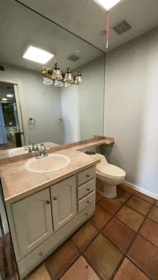 Building Photo - 42379 Rancho Las Palmas Dr