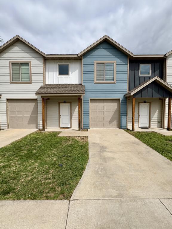 Building Photo - 628 N College St