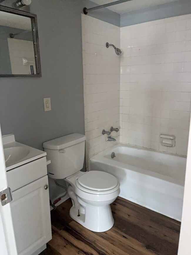 Building Photo - 611 Park Ave