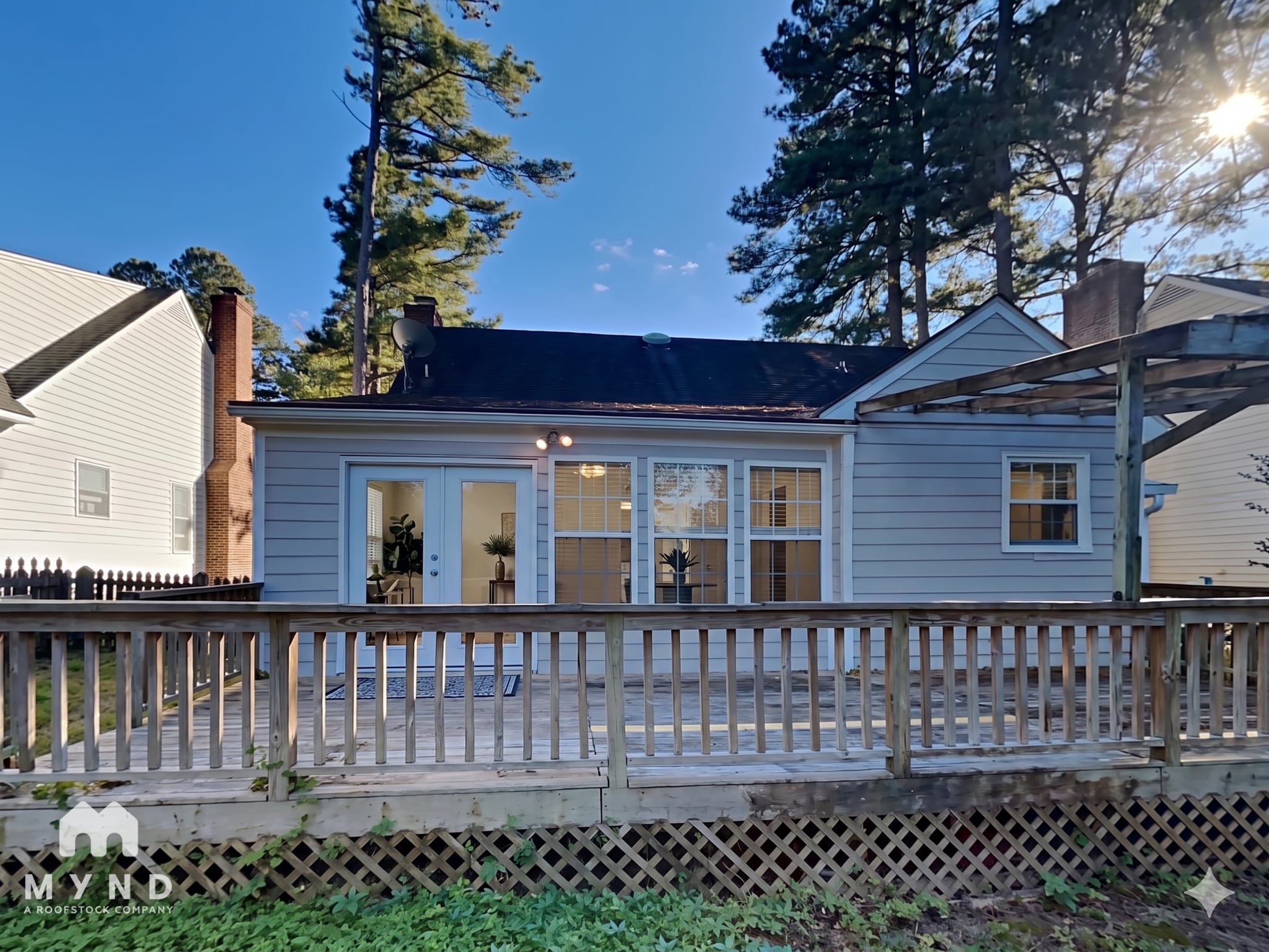 Building Photo - 4521 Aviemore Crescent