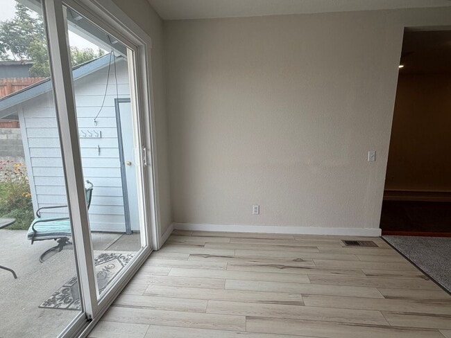 Building Photo - 209 Goldcrest St NW