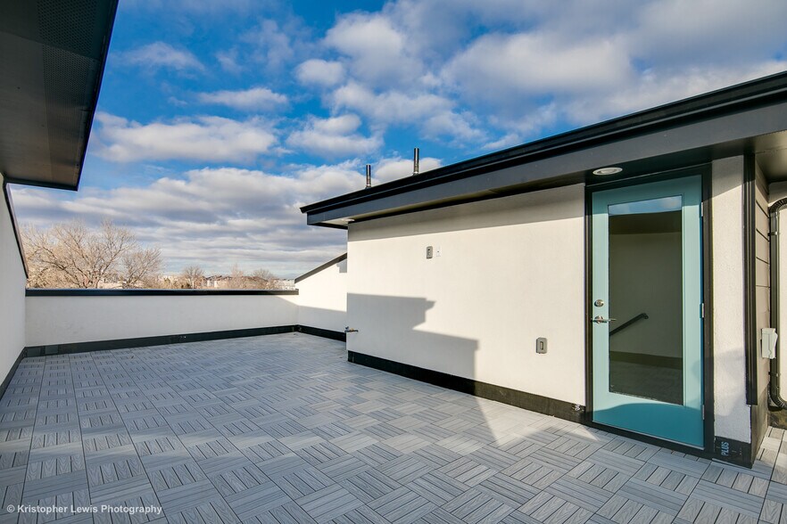 Building Photo - 1559 King St