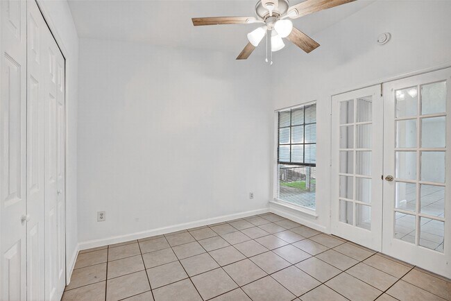 Building Photo - 14219 Dartwood Dr