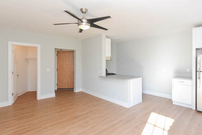 Building Photo - 735 Judson Ave