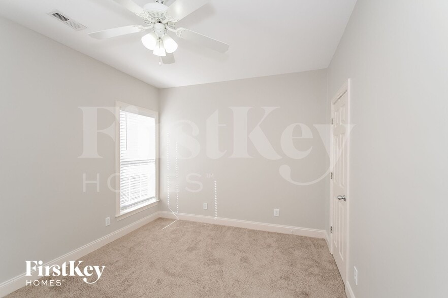 Building Photo - 15 Trellis Cir