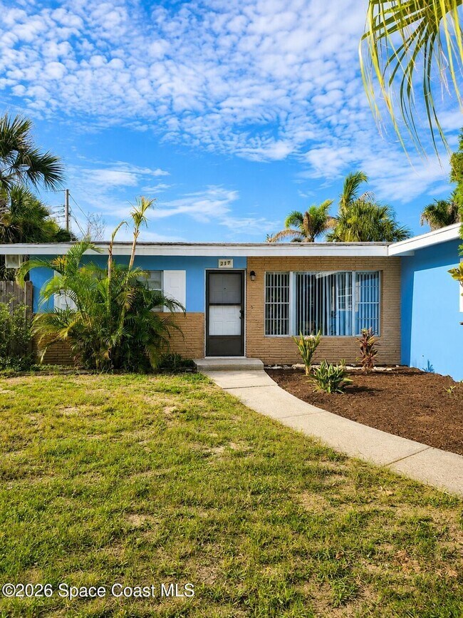 Building Photo - 217 Martin St