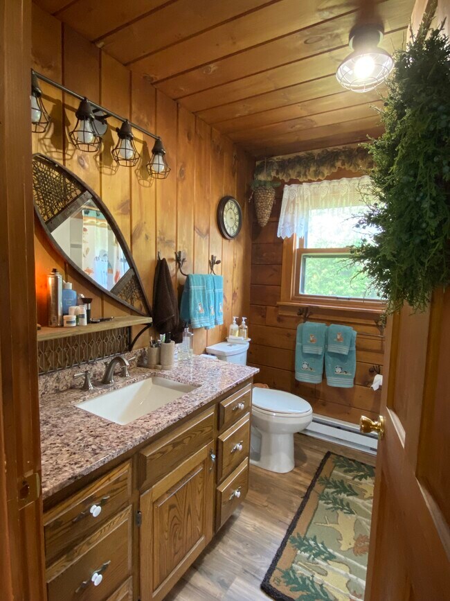 Full Bath - 1931 Middlebrook Rd