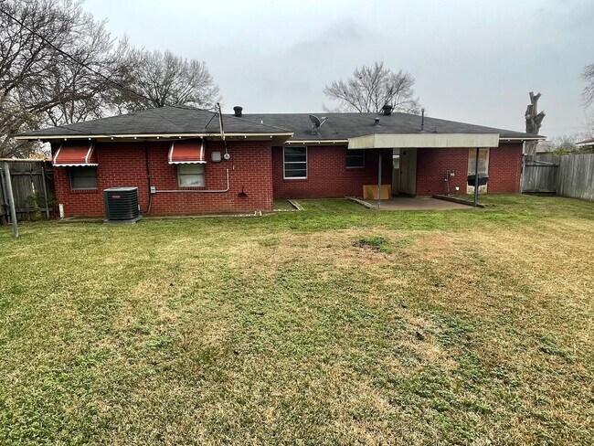 Building Photo - Anderson Island Remodeled Beauty! Hurry Wont Last Long!