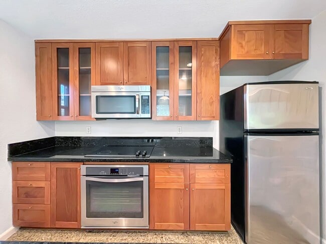 Building Photo - SD: Bright 2BD/2BA Ground-Floor Condo in La Jolla with Covered Patio, Pool & Reserved Parking