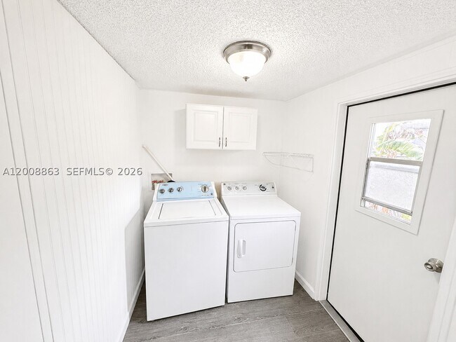 Building Photo - 3028 SW 50th St