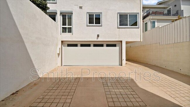 Building Photo - 122 S Guadalupe Ave