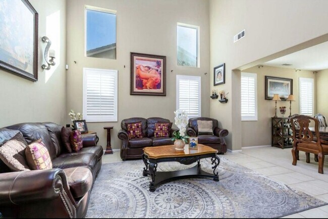 Building Photo - Spacious 5BR House in Palmdale