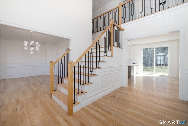 Building Photo - 112 Stallion Dr