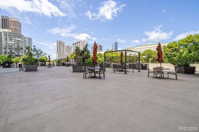 Building Photo - 1717 Ala Wai Blvd