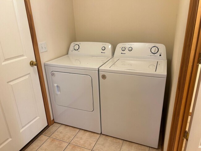 Building Photo - Racine Street 2609/ 2611