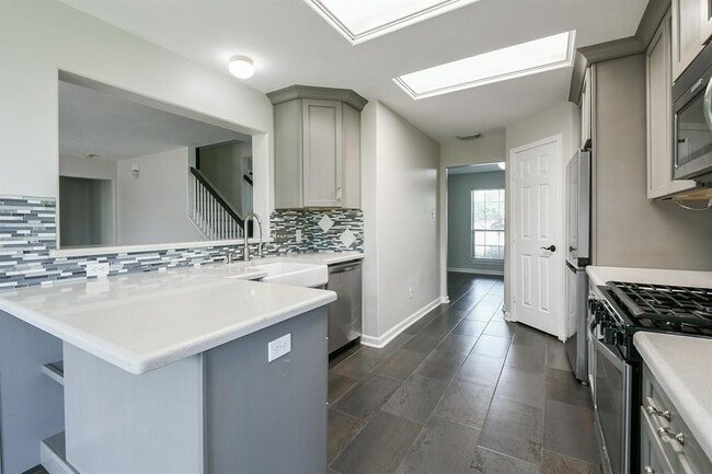 Building Photo - 112 Glade Bridge Ct