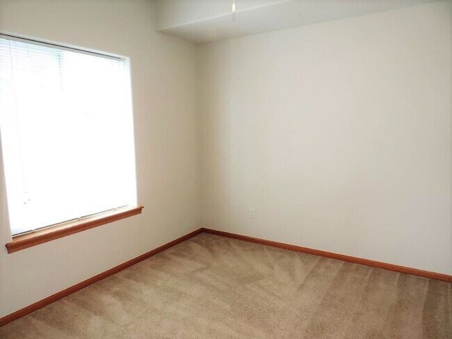 Building Photo - $1,300 | 2 Bedroom, 1 Bathroom Condo | Pet...